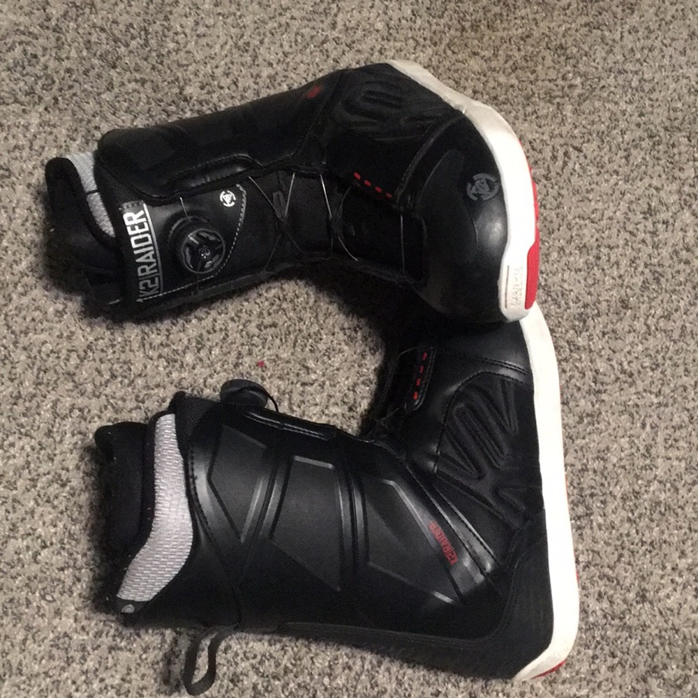 K2 Raider snowboarding boots with ratchet/cable